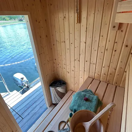 Hausboot Privatsfaehre Als Festanlieger Rheinsberg