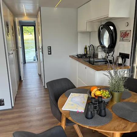 Hausboot Privatsfaehre Als Festanlieger Rheinsberg