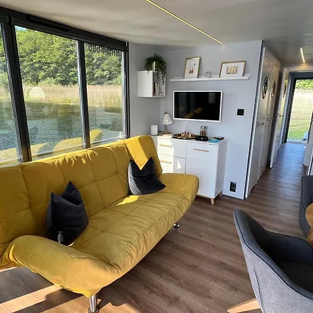 Πλωτό κατάλυμα Hausboot Privatsfaehre Als Festanlieger