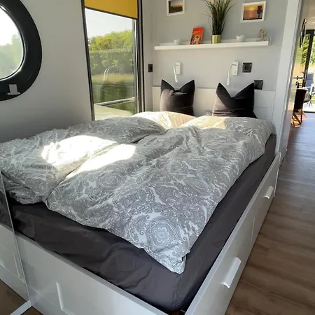 Hausboot Privatsfaehre 船屋 赖因斯贝格